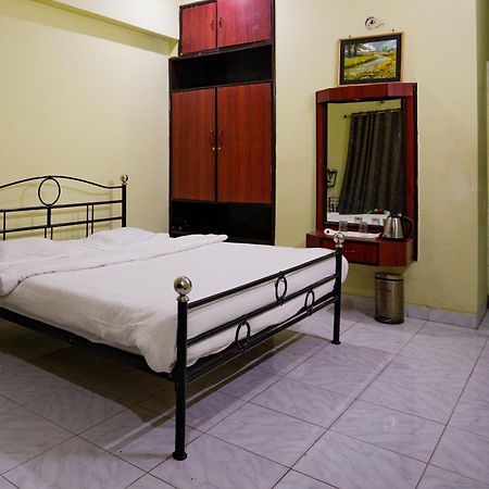 Hotel Girdhar Mahal インドール エクステリア 写真