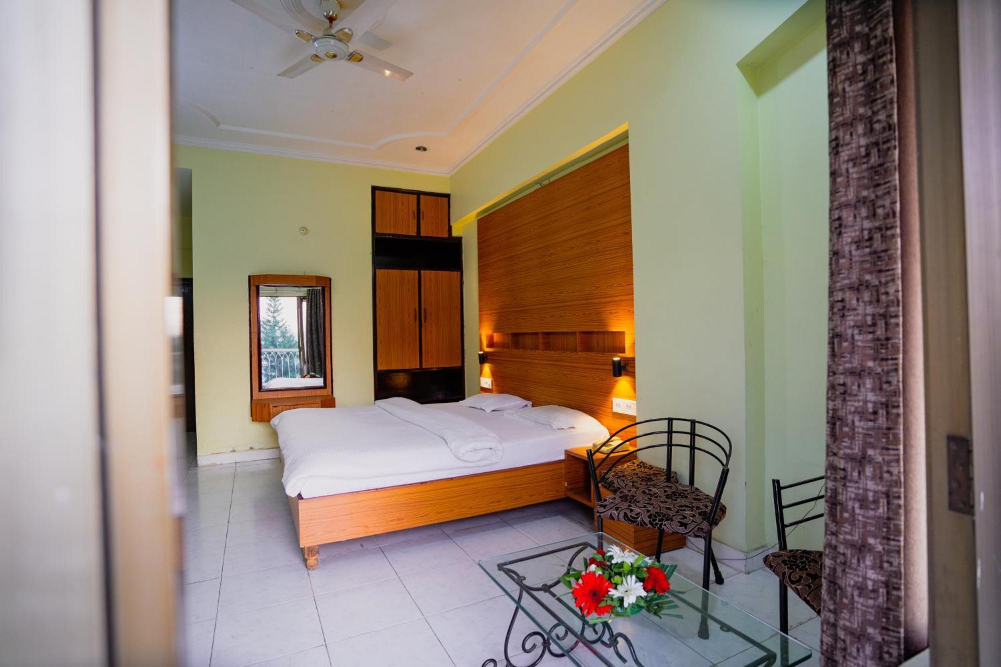 Hotel Girdhar Mahal インドール エクステリア 写真