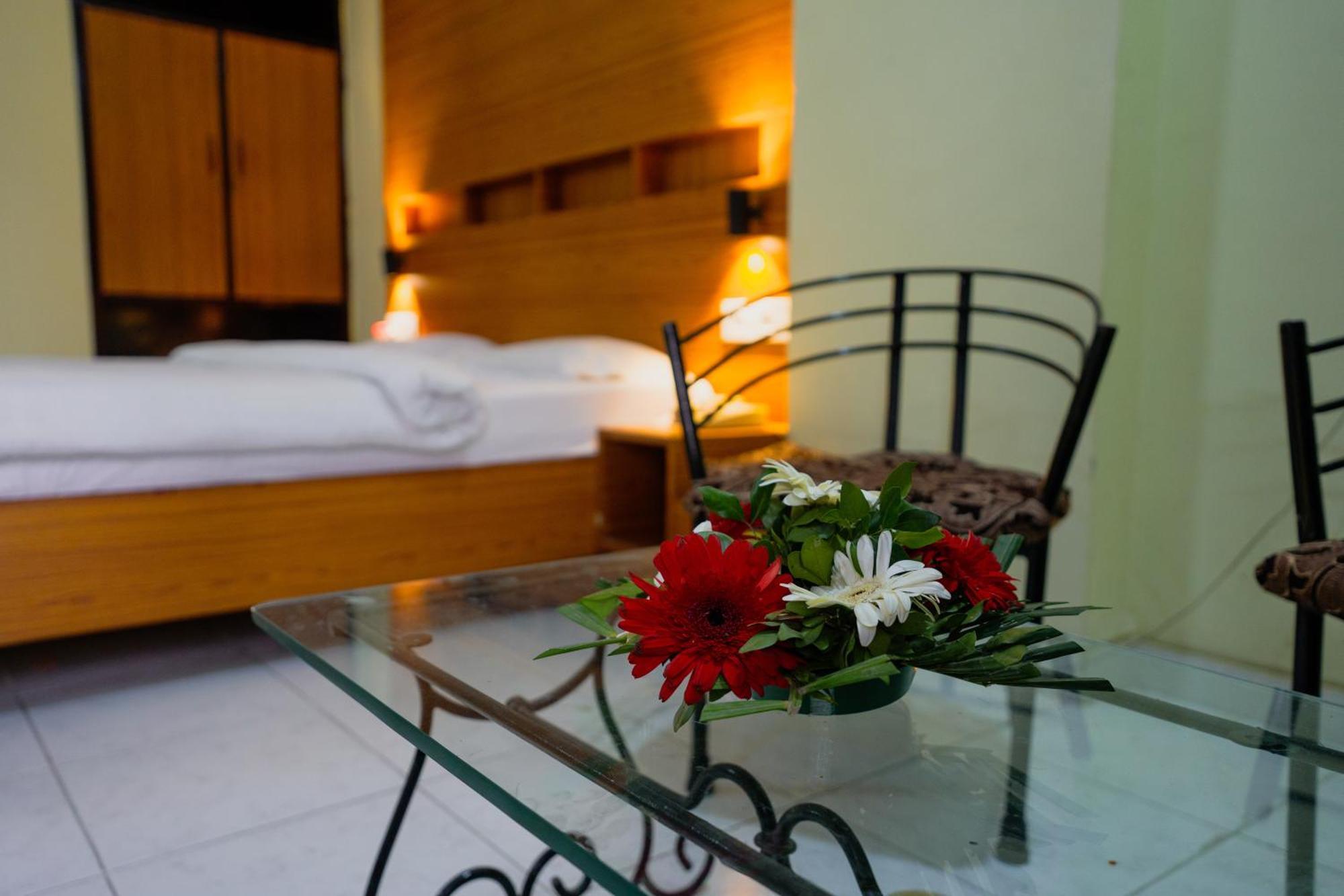 Hotel Girdhar Mahal インドール エクステリア 写真