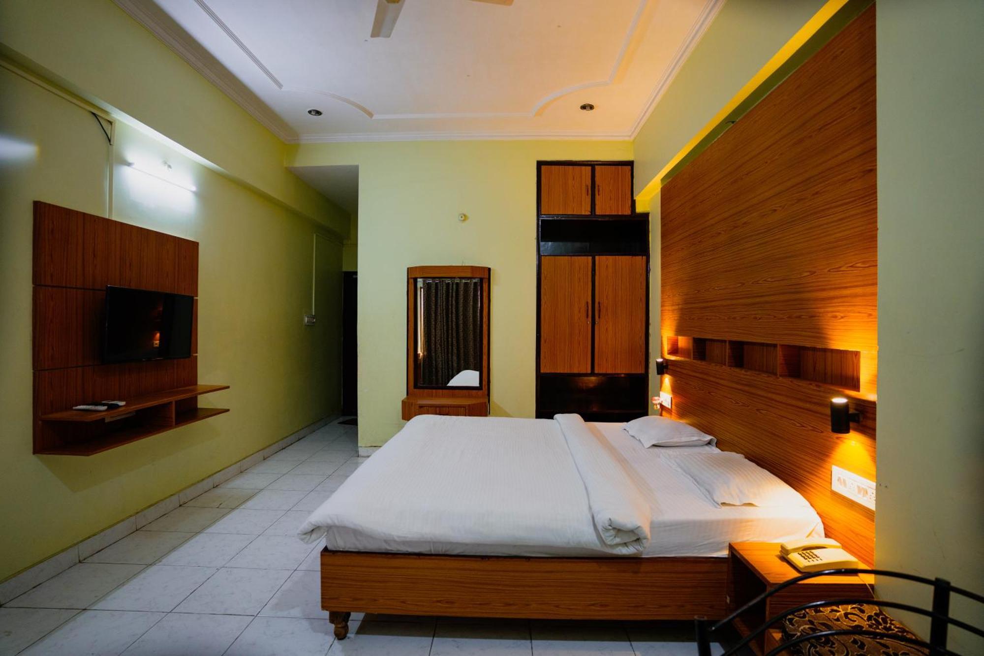 Hotel Girdhar Mahal インドール エクステリア 写真
