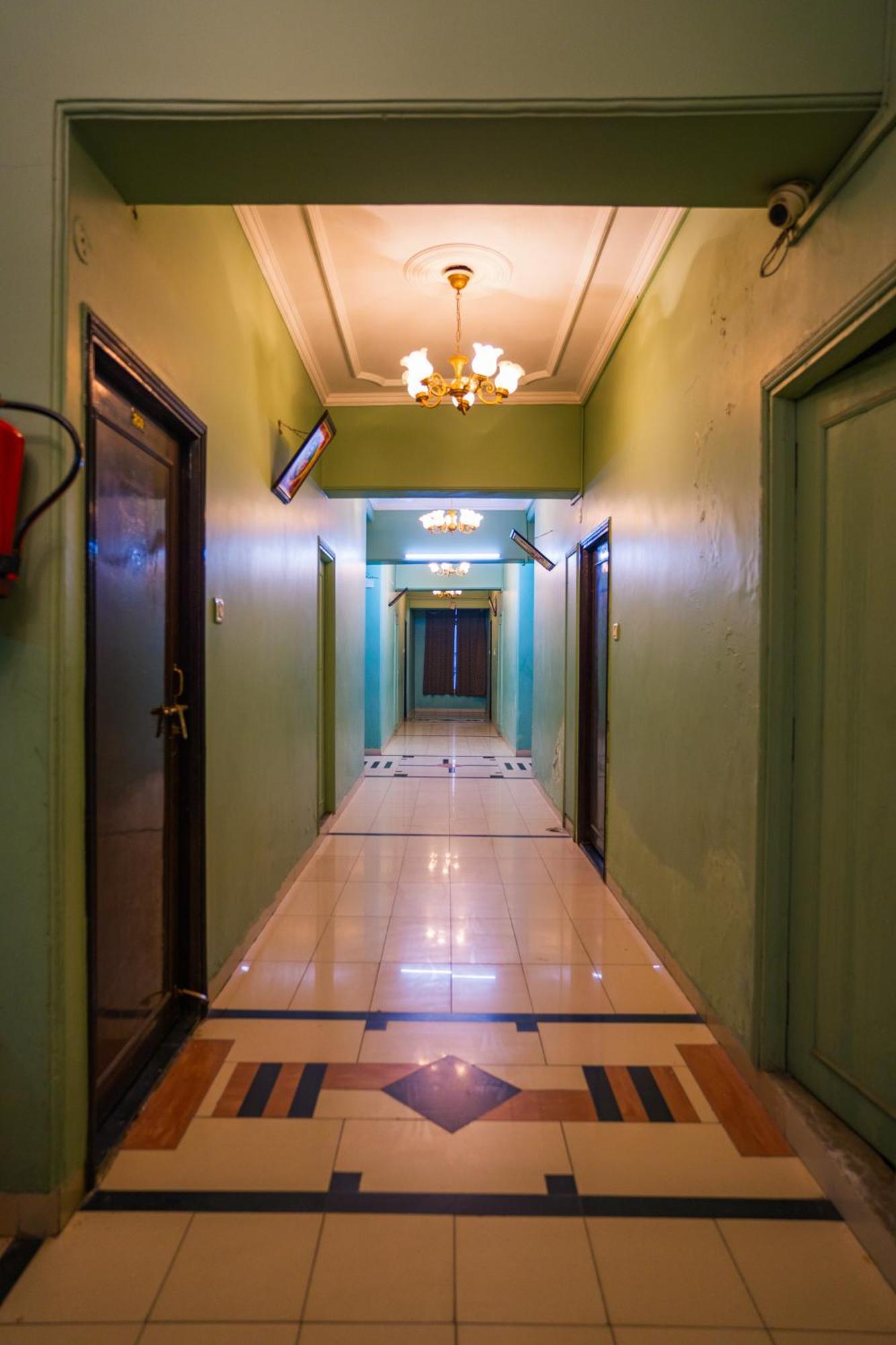 Hotel Girdhar Mahal インドール エクステリア 写真