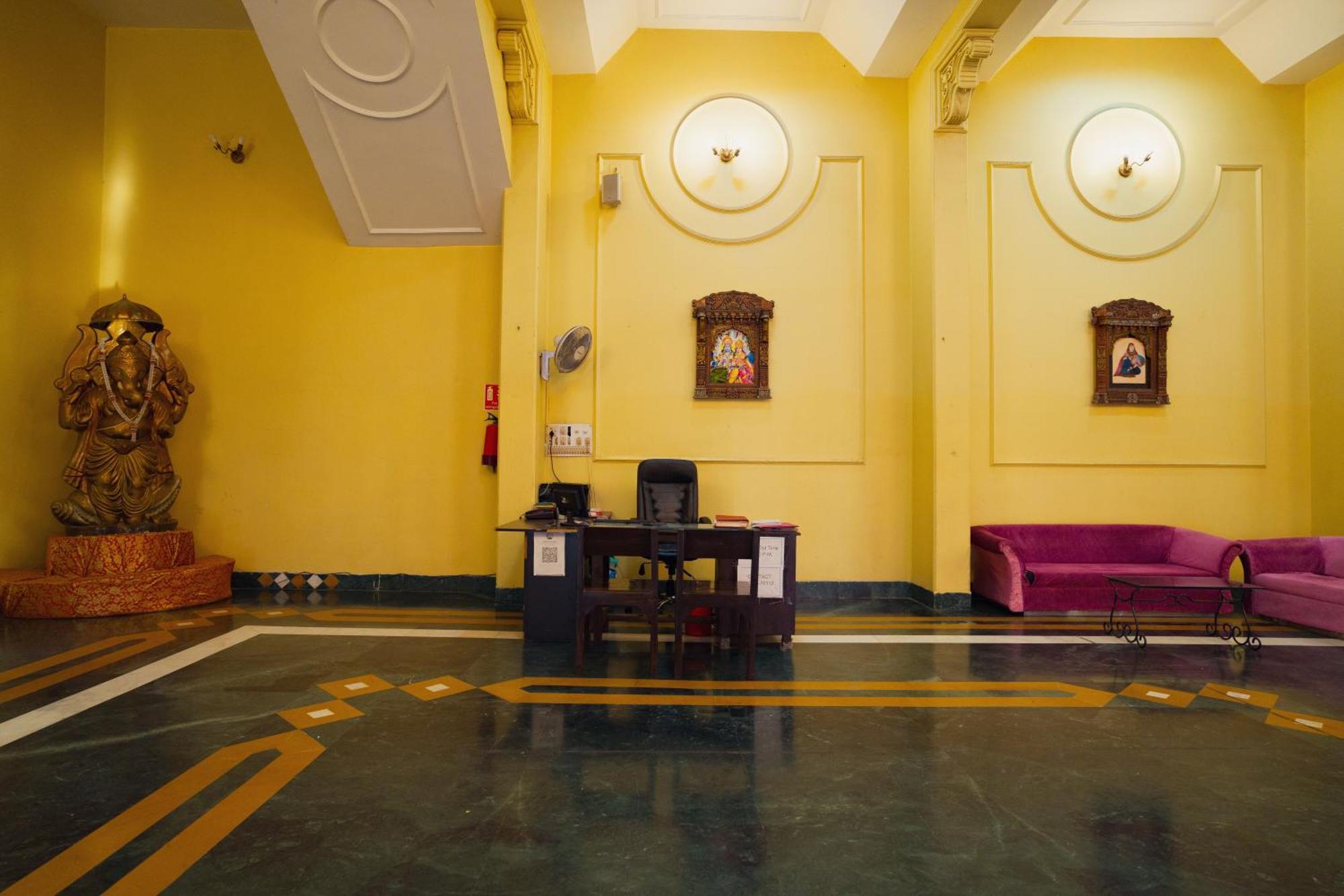 Hotel Girdhar Mahal インドール エクステリア 写真