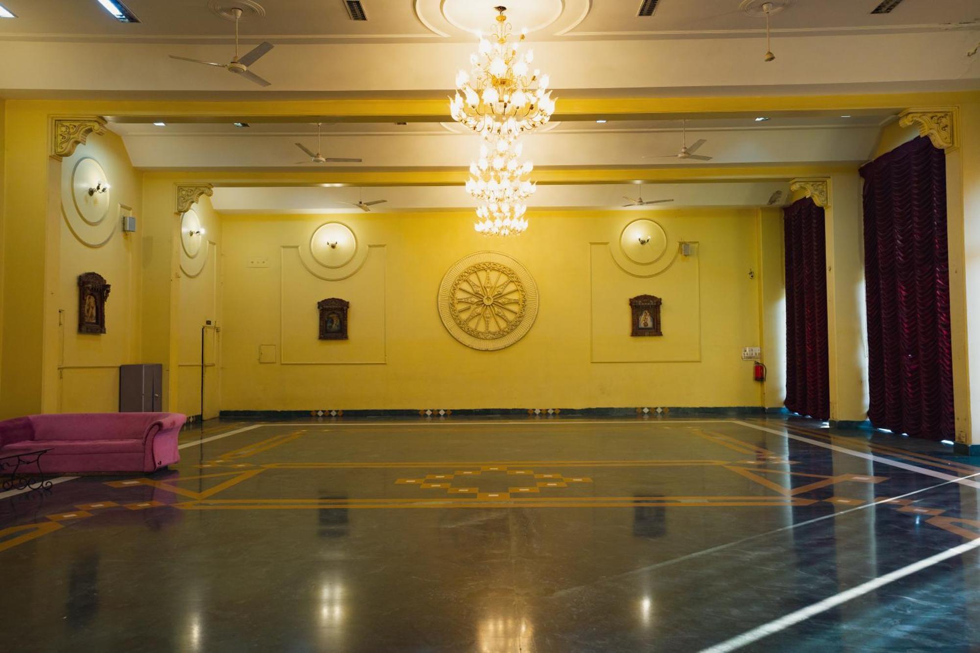 Hotel Girdhar Mahal インドール エクステリア 写真