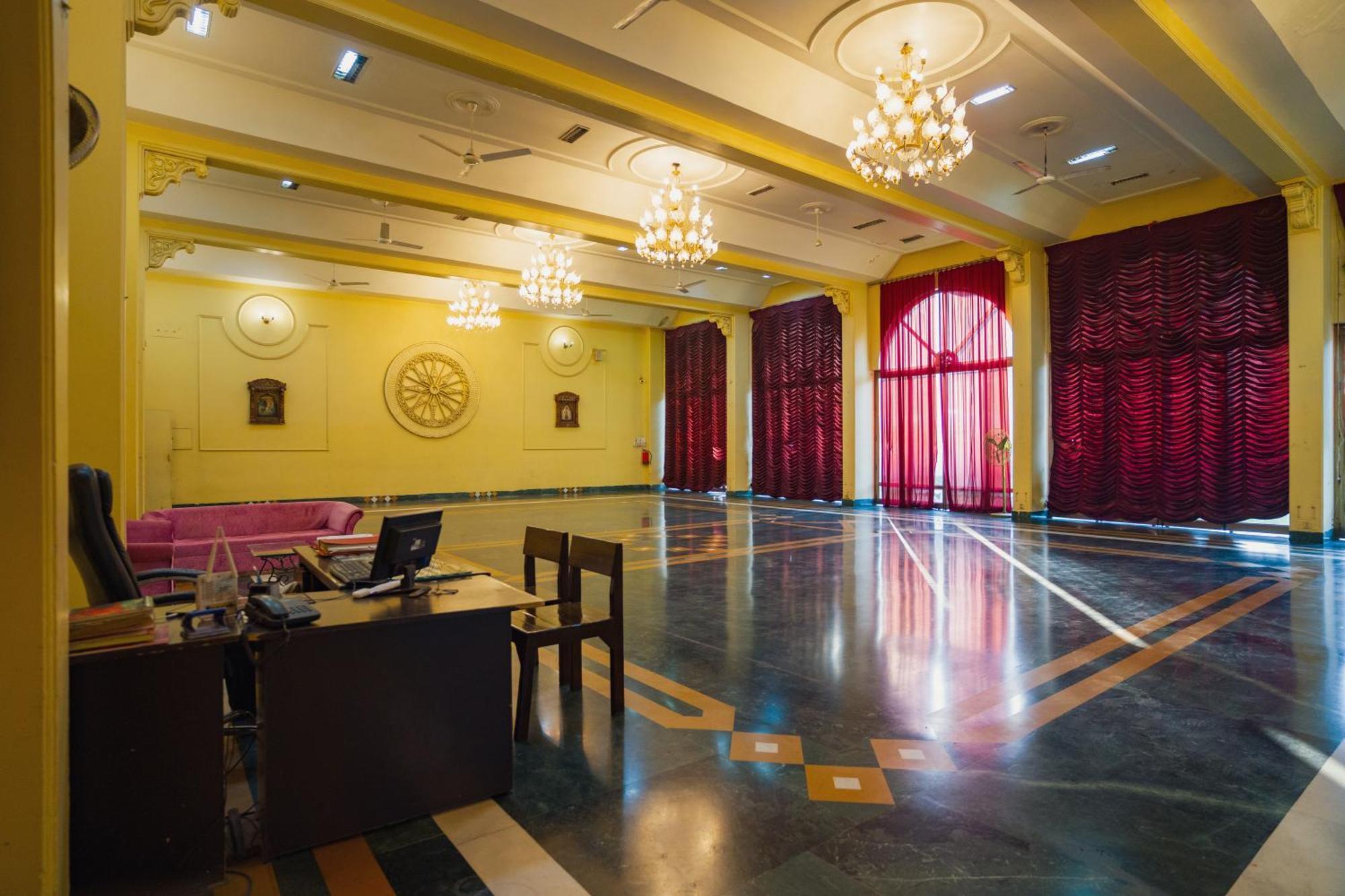 Hotel Girdhar Mahal インドール エクステリア 写真