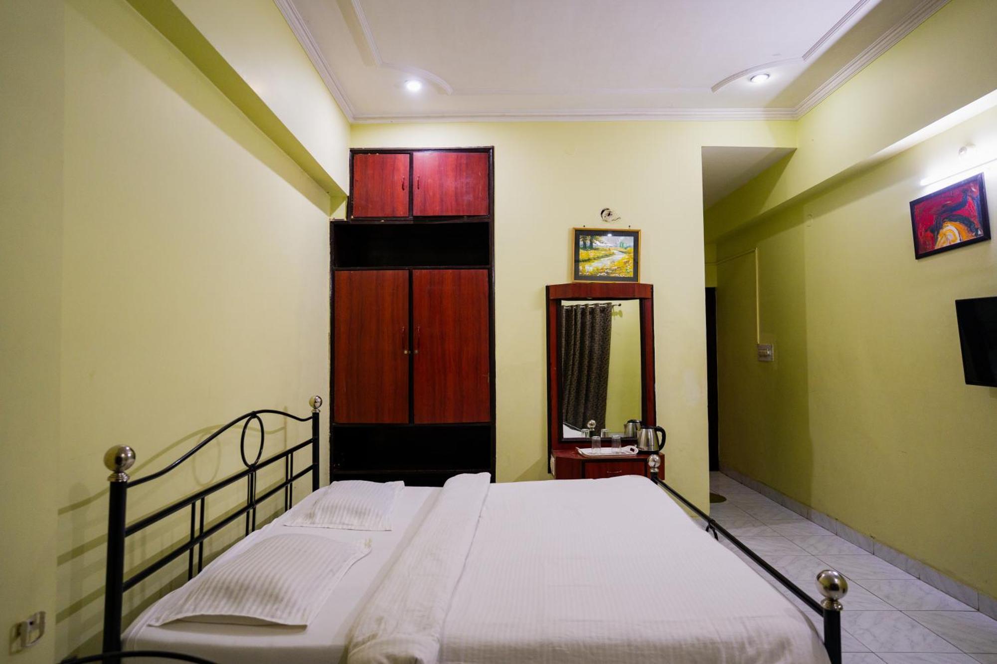 Hotel Girdhar Mahal インドール エクステリア 写真