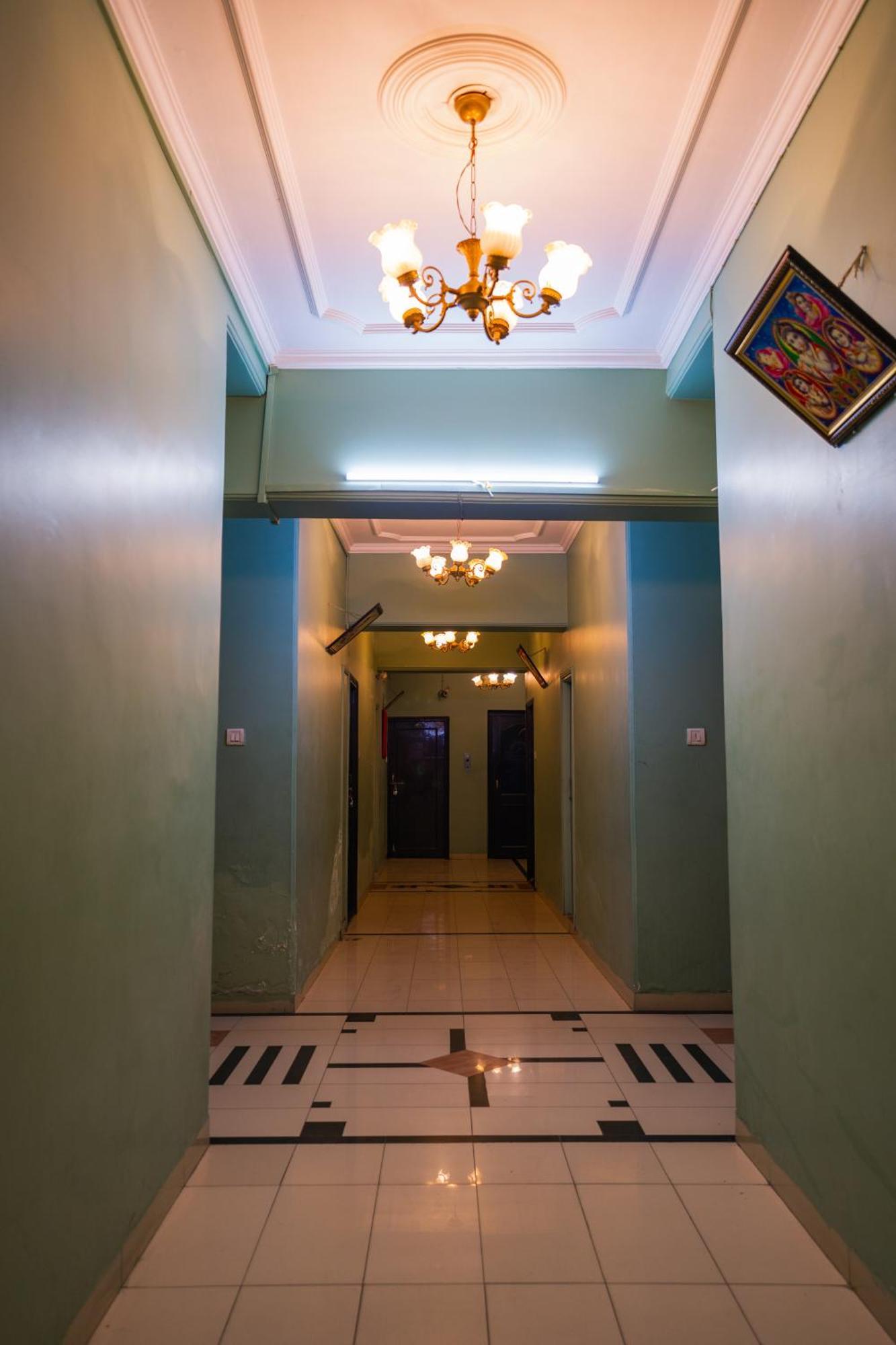 Hotel Girdhar Mahal インドール エクステリア 写真