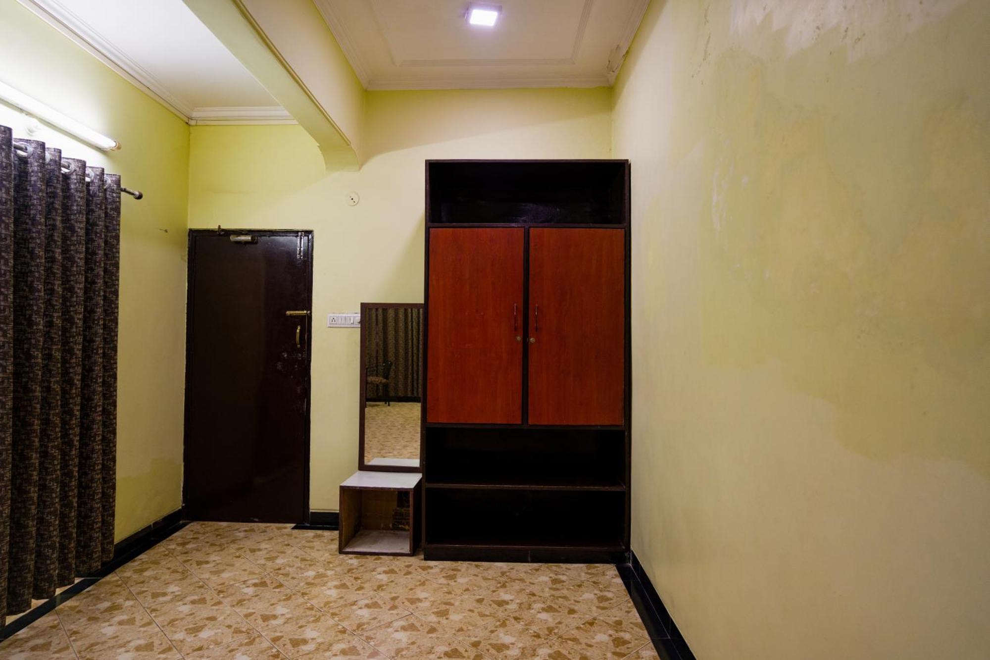Hotel Girdhar Mahal インドール エクステリア 写真