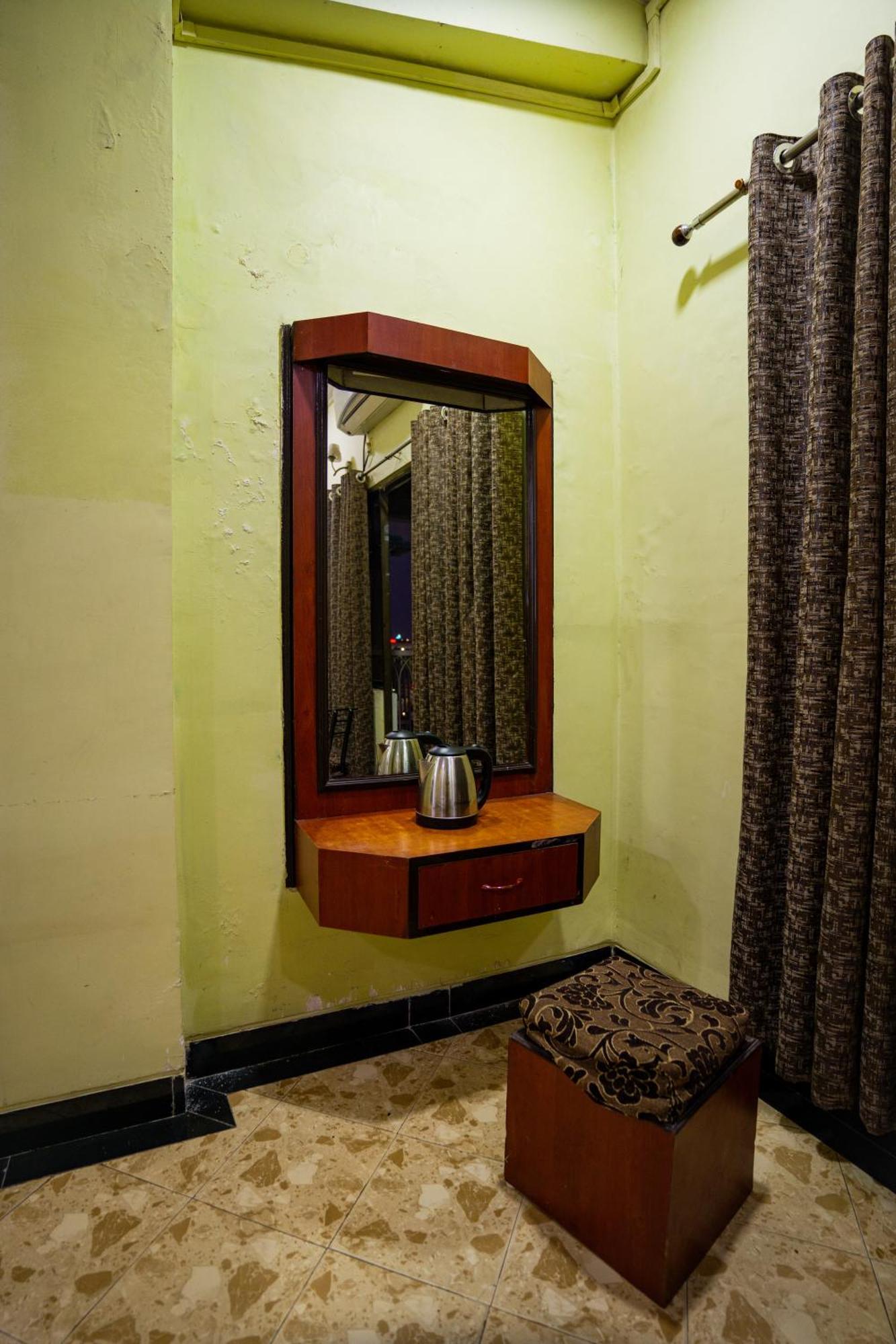 Hotel Girdhar Mahal インドール エクステリア 写真