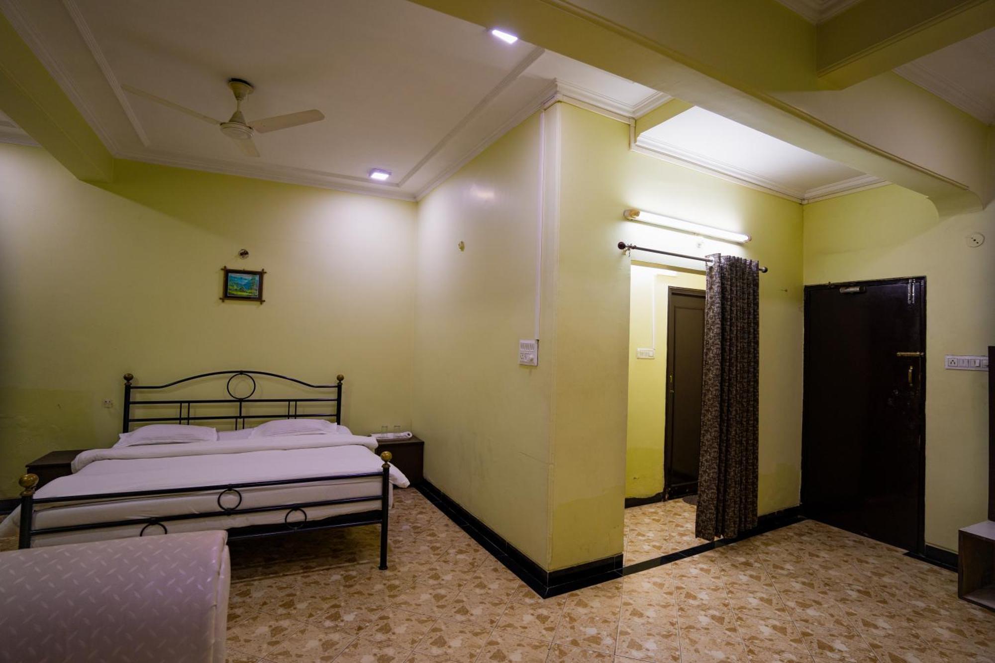 Hotel Girdhar Mahal インドール エクステリア 写真