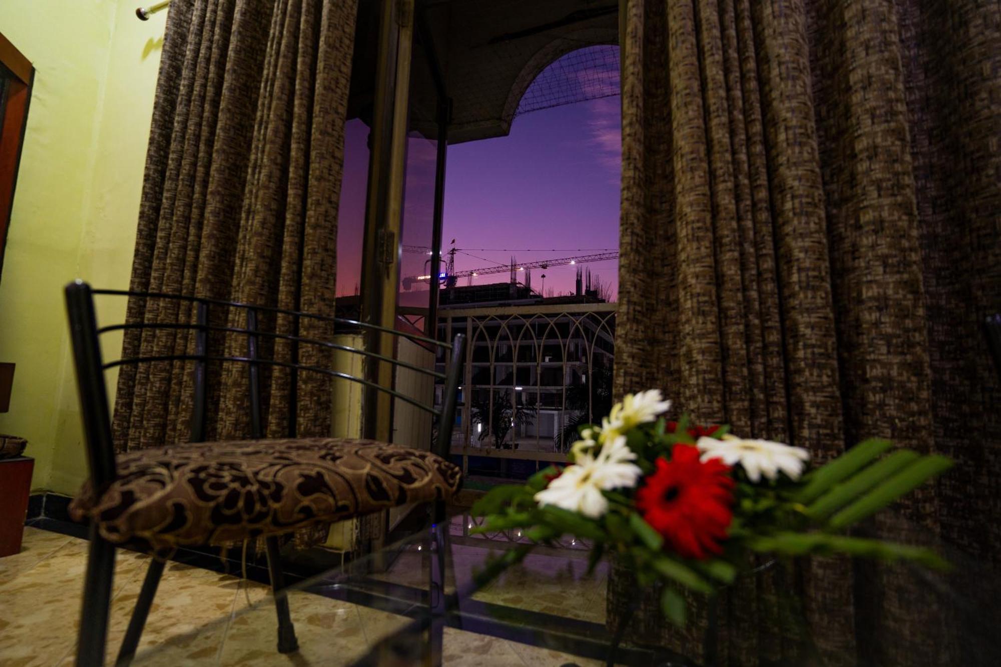 Hotel Girdhar Mahal インドール エクステリア 写真