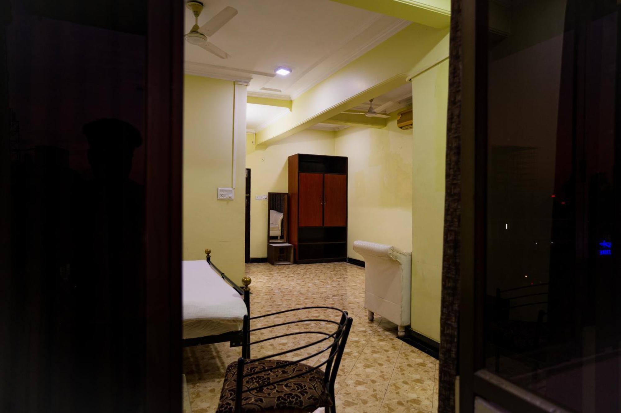 Hotel Girdhar Mahal インドール エクステリア 写真