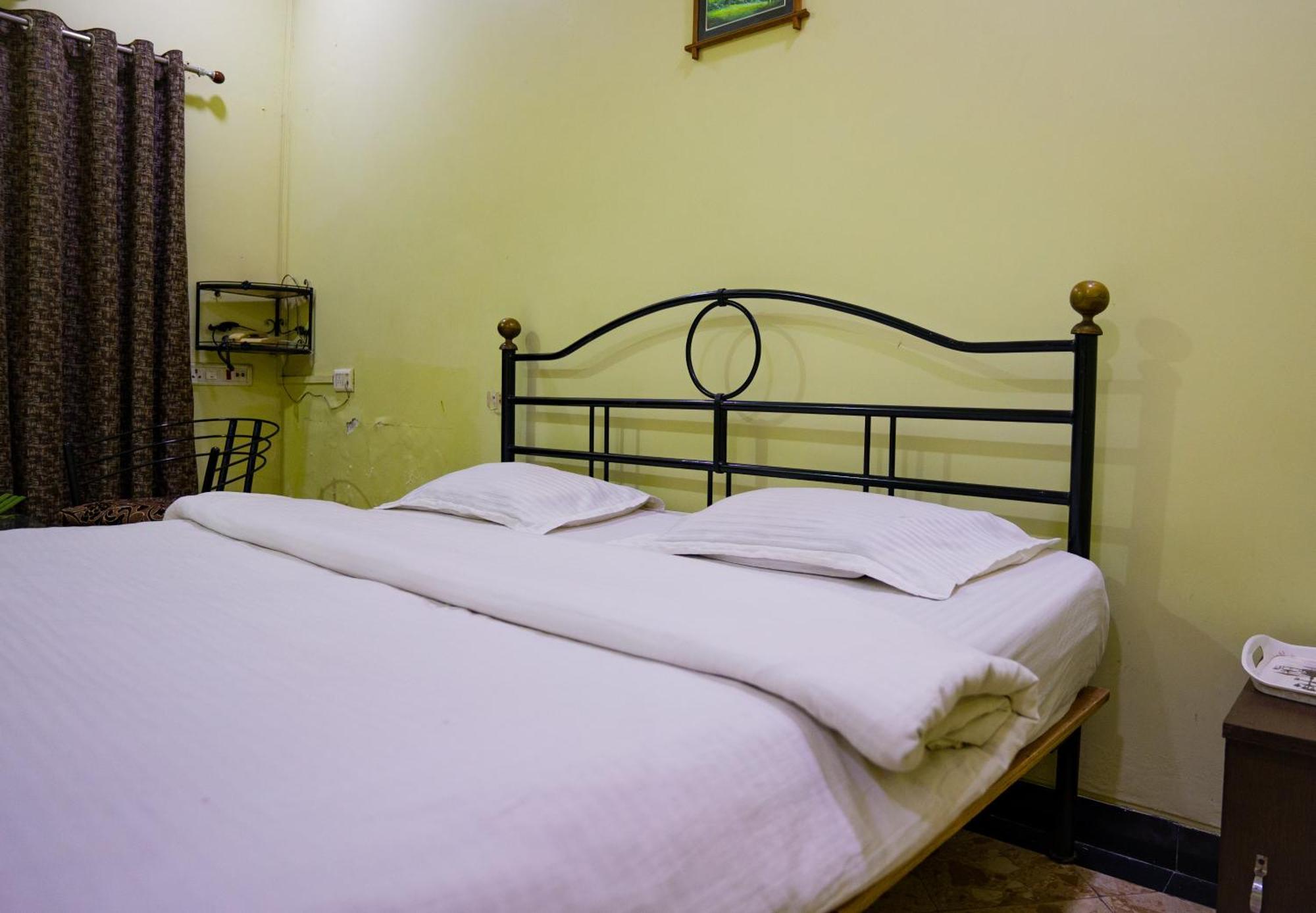 Hotel Girdhar Mahal インドール エクステリア 写真