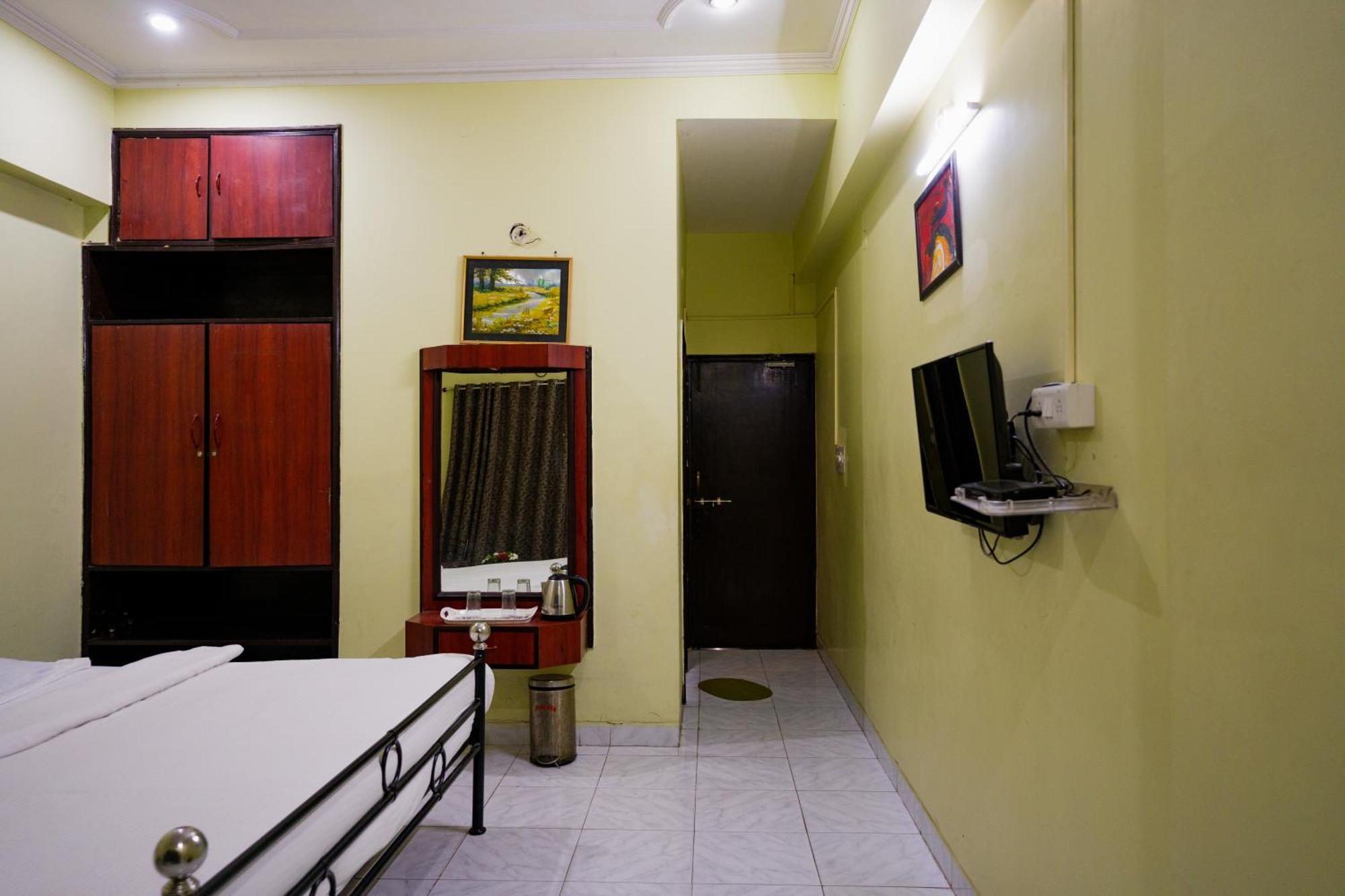 Hotel Girdhar Mahal インドール エクステリア 写真