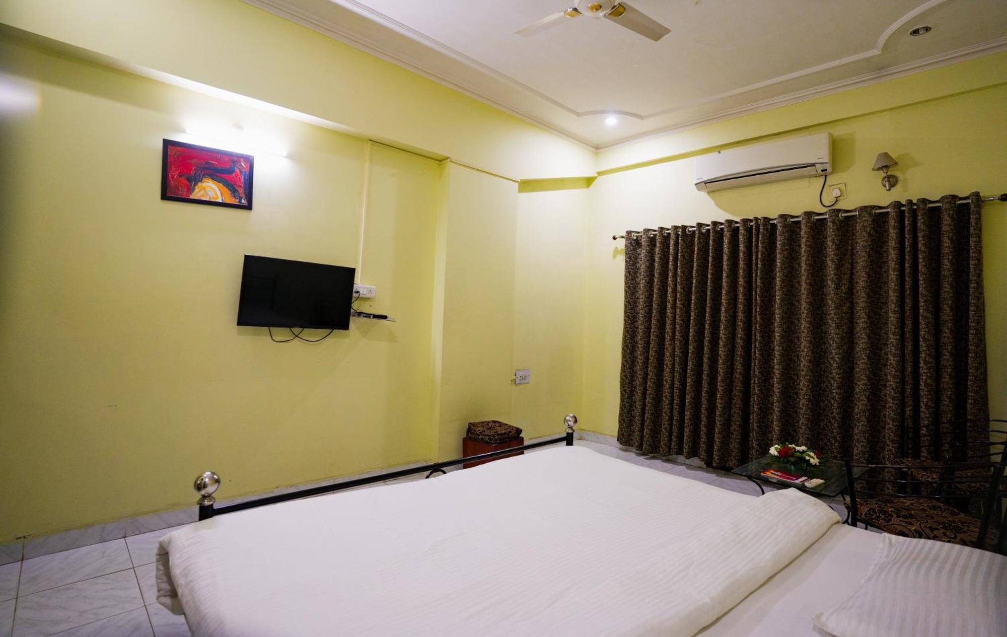 Hotel Girdhar Mahal インドール エクステリア 写真