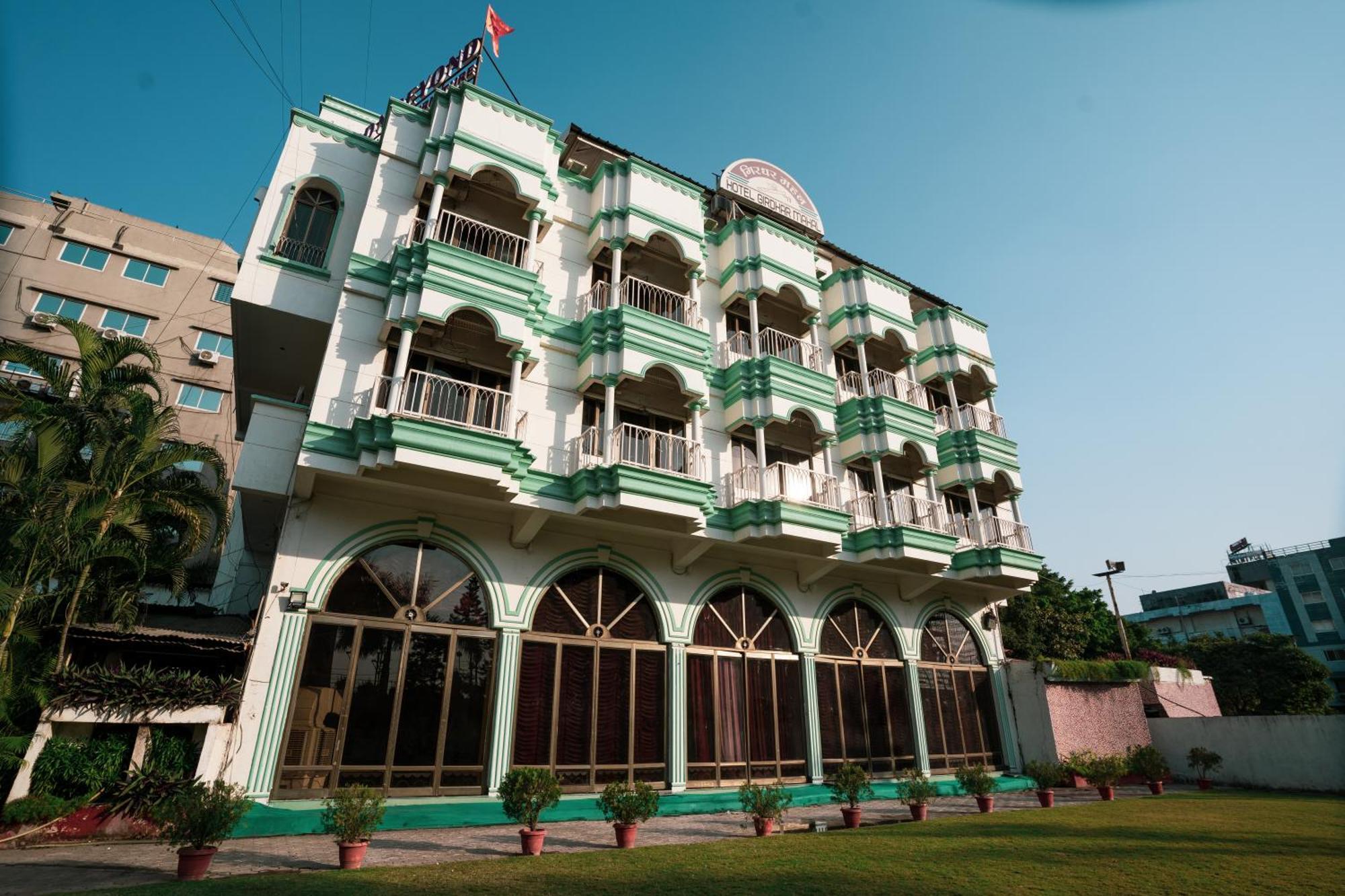 Hotel Girdhar Mahal インドール エクステリア 写真