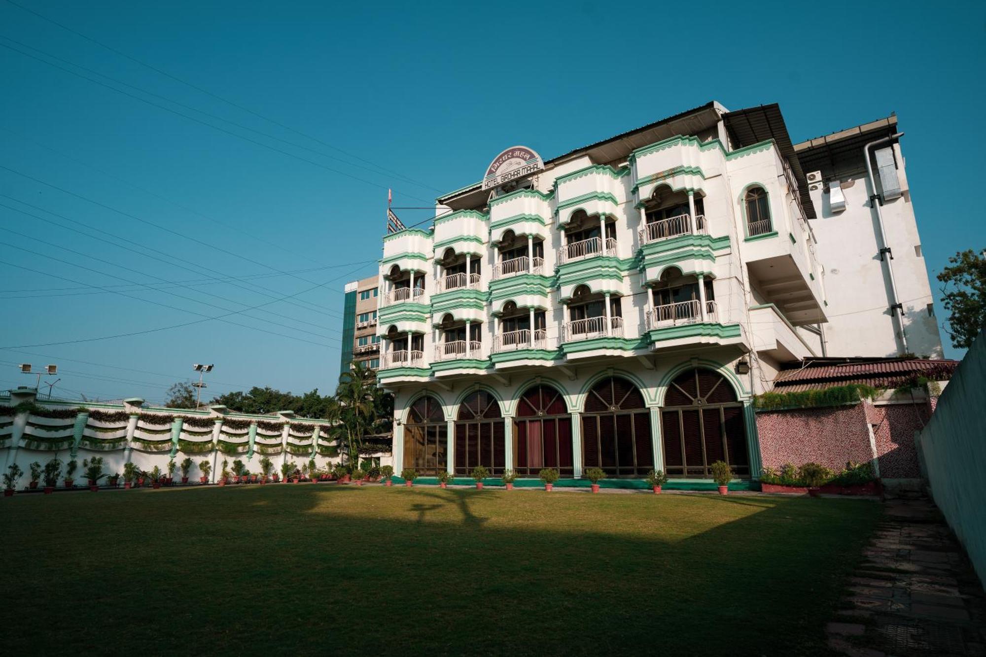 Hotel Girdhar Mahal インドール エクステリア 写真