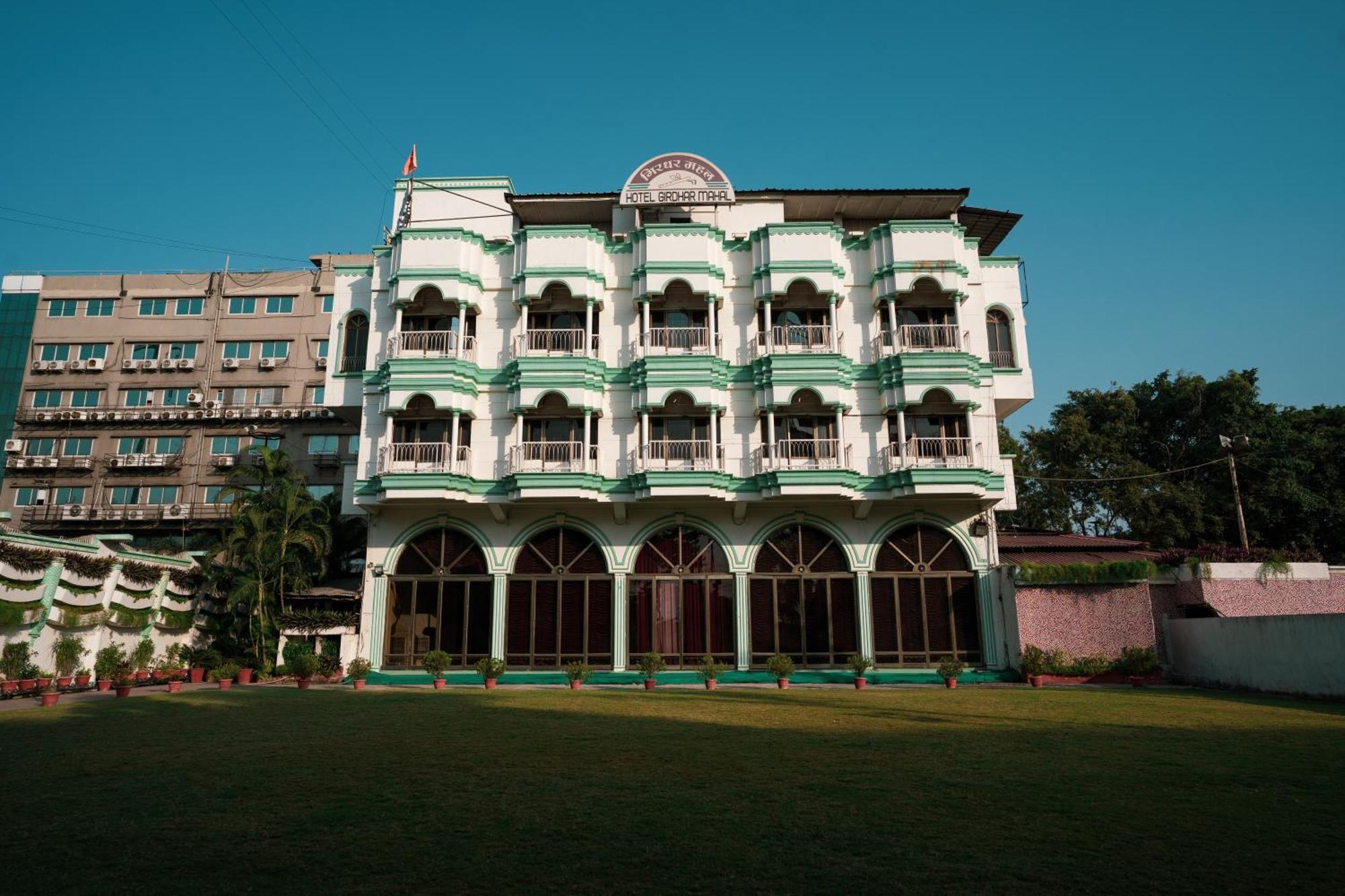 Hotel Girdhar Mahal インドール エクステリア 写真